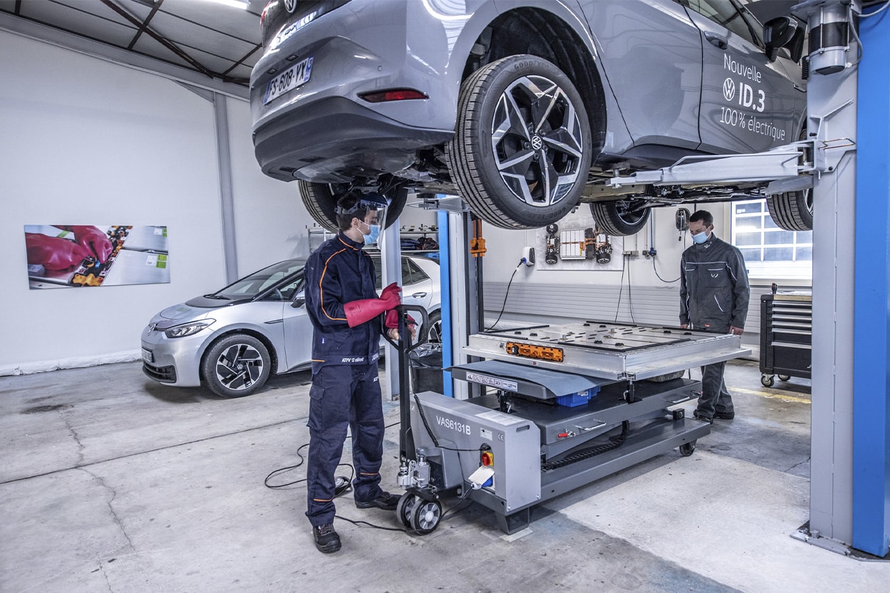 Featured image for “Programmes formations habilitations électriques véhicules hybrides et engins”
